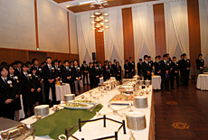 納会